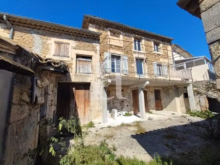 maison de caractère avec dépendances et terrain attenant à gr