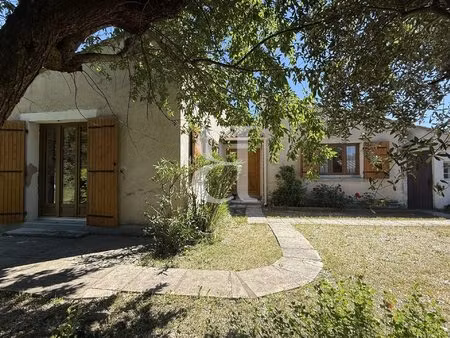 villa avec terrain attenant dans quartier résidentiel en exclus