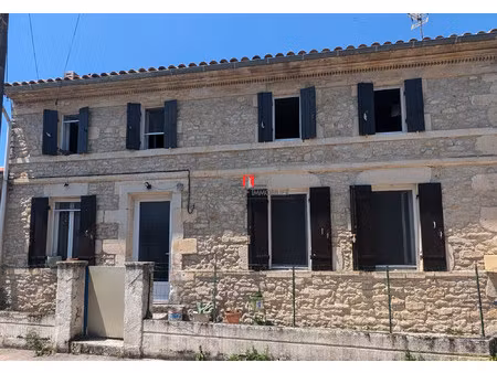 maison en pierre 2chambres jardin garage