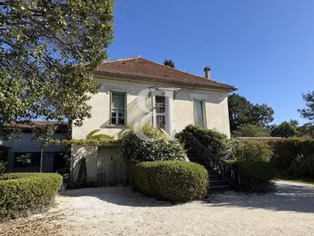 maison bourgeoise avec terrain arboré et cloturé en exclusivit