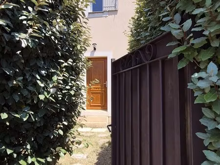 villa non mitoyenne vue luberon à deux pas du centre