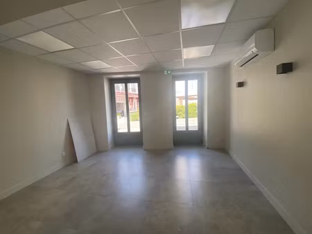 local commercial à louer de 23 m² - cour cheverny