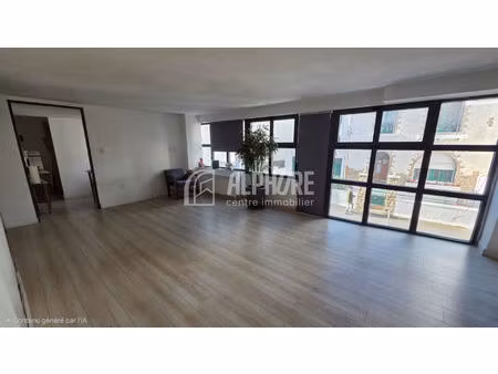 une vitrine sur rue et un duplex modulable au coeur de saint-nazaire.