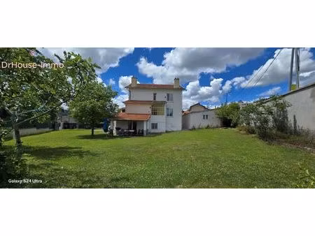 unieux-loire-42240- maison offrant de nombreuses possibilités d'exploitation  idéale pour 