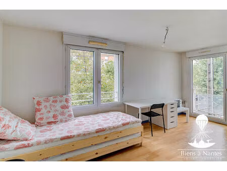 quartier rond-point de paris ? studio meublé