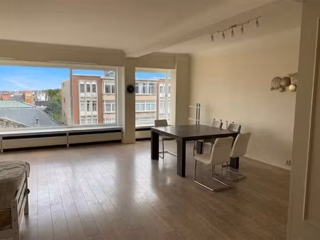 ruim en gemeubeld appartement met terras | belgiëlei