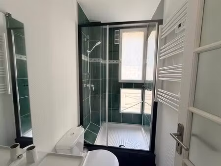portes de paris xix éme2 pièces refait à neuf