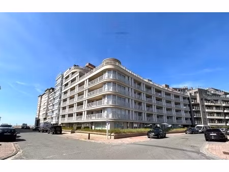 gemeubeld twee-slaapkamerappartement met zonnig terras