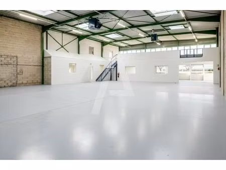 location entrepôt saint thibault des vignes 77400 600m² à 1587m²