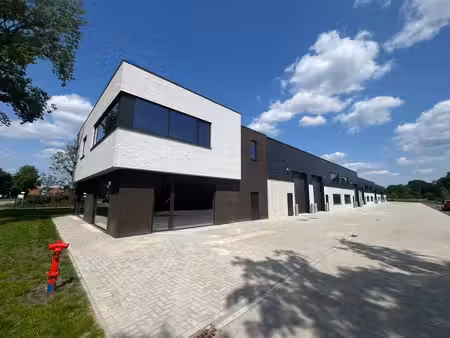 showroom + kantoren