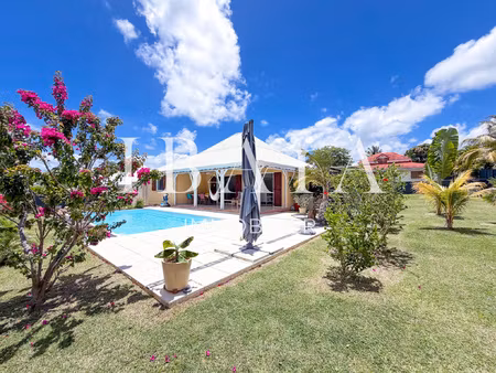 exclusivité - sainte rose - villa avec piscine - 3ch + mezza