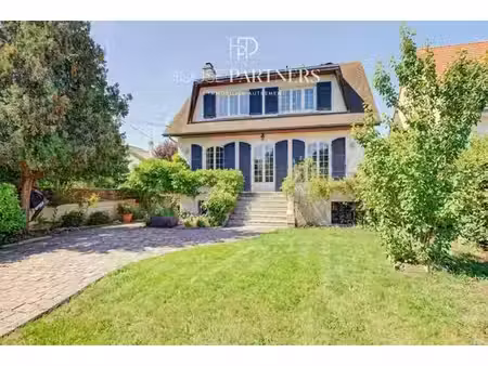 maison de luxe de 179 m2 en location chatou  île-de-france