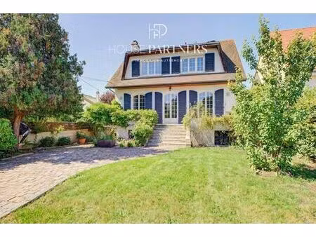 maison de luxe de 6 pièces en location à chatou  île-de-france