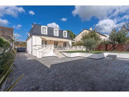vente maison 11 pièces  160.00m²  champs