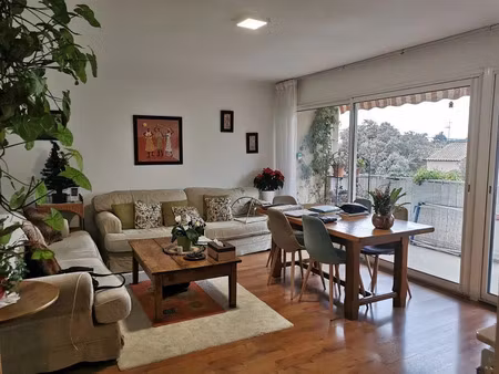 location appartement 4 pièces 85 m² à villeneuve-lès-avignon (30400)