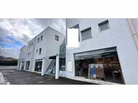location bureaux 64 m²