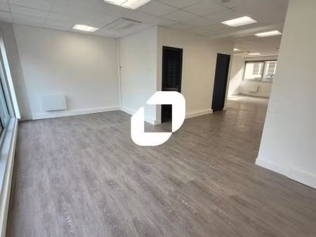location bureaux 74 m²