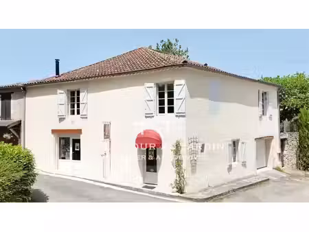 maison de village avec terrasse et jardinet !