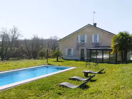 ferme rénovée avec piscine et dépendances