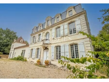 manoir historique de bougoiose comprenant une grange  une piscine et 4 hectares de terres.