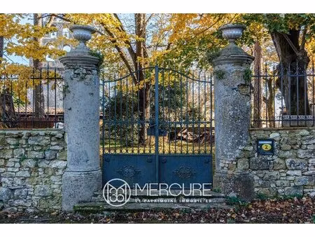 château médiéval inscrit mh à restaurer – 555 m²