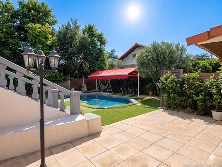 coup de coeur : villa familiale d'exception de 210m² - 5 chambres - piscine -et jardin - b