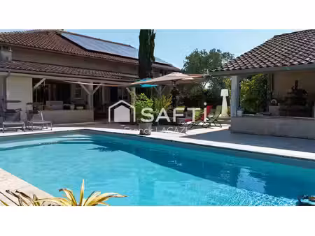 propriété de caractère rénovée de 260 m² potentiels – dépendances – piscine – parc arboré 