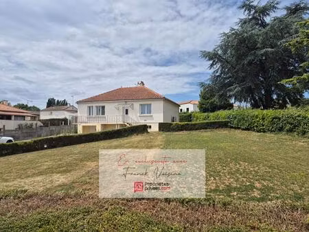a vendre en exclusivité à saint prouant  maison de 93 m2 avec 3 chambres sur une parcelle 