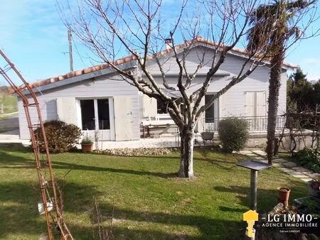 maison individuelle de 63 5 m2 sur un terrain de plus de 2 500 m2  offrant une vue...