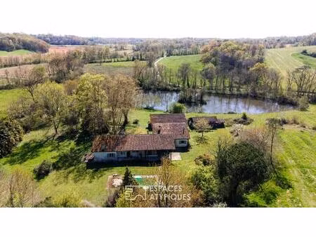 corps de ferme en pleine campagne et sa vue dominante