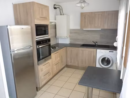 location appartement 3 pièces 61 m² à bourgoin-jallieu (38300)