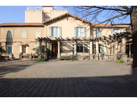 rare enssemble immobilier proche rempart