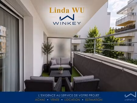 a deux pas du tram t9  dans une résidence récente  4 pièces de 73 m2 avec balcon et...