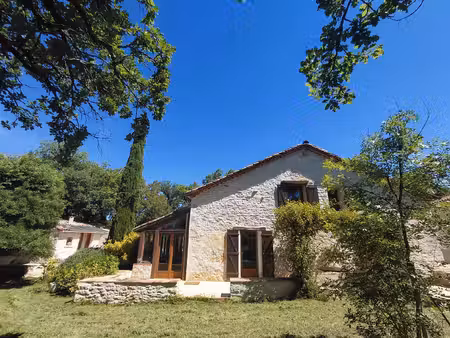 maison écologique rénovée avec maison indépendante et jacuzzi à proximité de montricoux