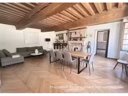 propriété de caractère avec dépendances sur un terrain de 37 500m²