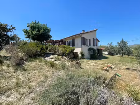 un havre de paix atypique à lagorce maison avec piscine sur terrain de 3300m²