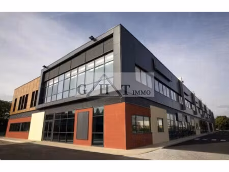 location local commercial