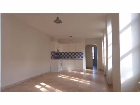 location appartement 3 pièces 65 m² à carpentras (84200)