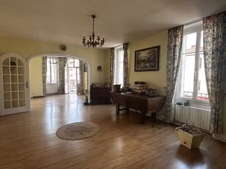 bel appartement de 136 m2 à proximité de la gare