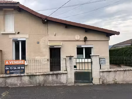 maison de plain-pieds avec terrain et dépendances à la combelle