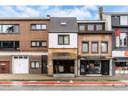 opbrengsteigendom met ruime duplexappartement (144m²) en han