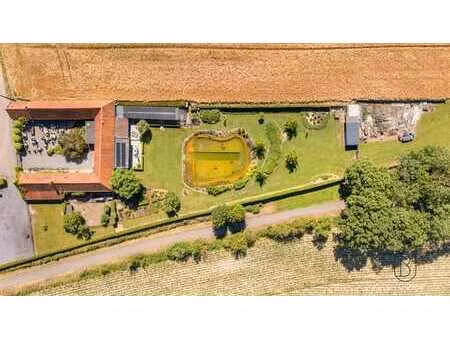 ferme unique avec établissement de restauration