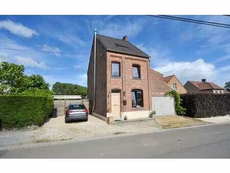 maison prête à emménager avec 3 chambres et un beau jardin