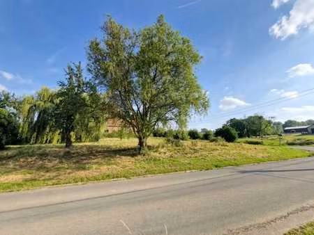 17 ares de terrain à bâtir au calme !