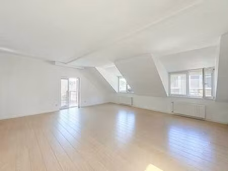 lumineux appartement 3 chambres sous toiture