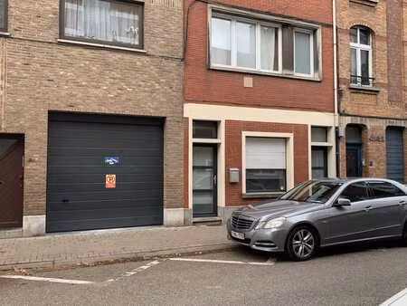 rez-de-chaussée commercial avec atelier