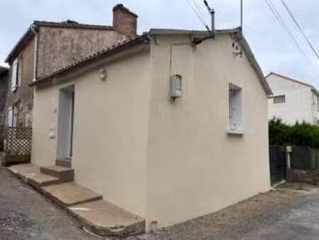 location maison à la varenne (49270) : à louer / 28m² la varenne