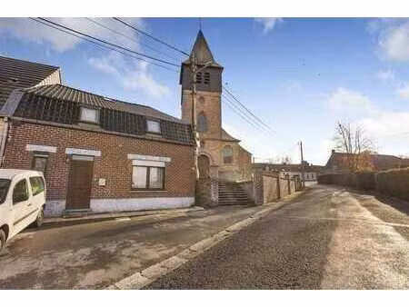 jolie maison à rénover avec extérieur