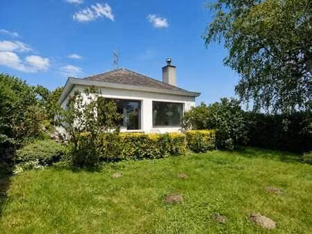 villa de plain-pied : un havre de paix dans un écrin vert