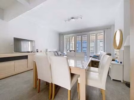 bel appartement 3 chambres avec terrasse situé au coeur de l